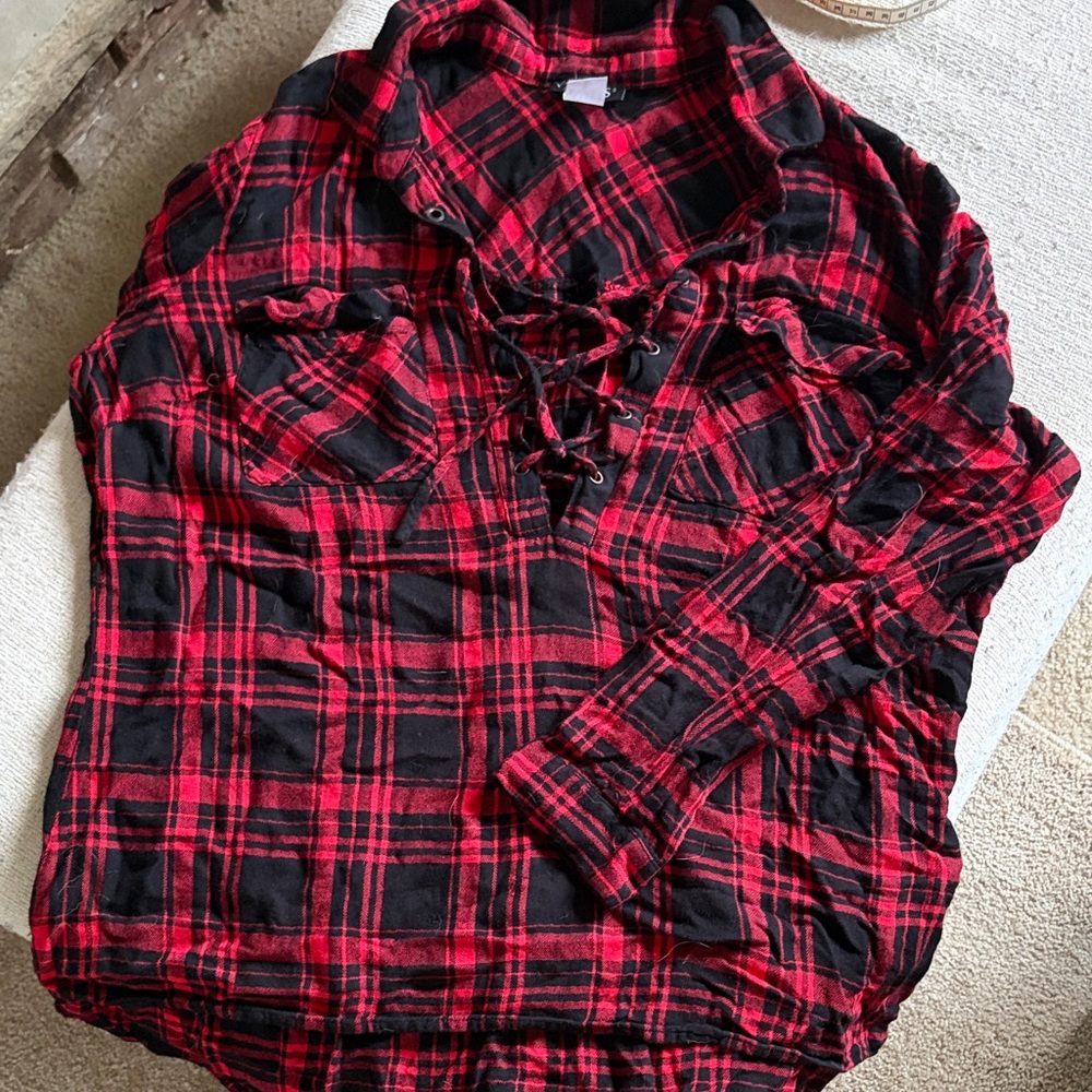 VENUS Red & Black Plaid Lace-Up Long Sleeve Tee